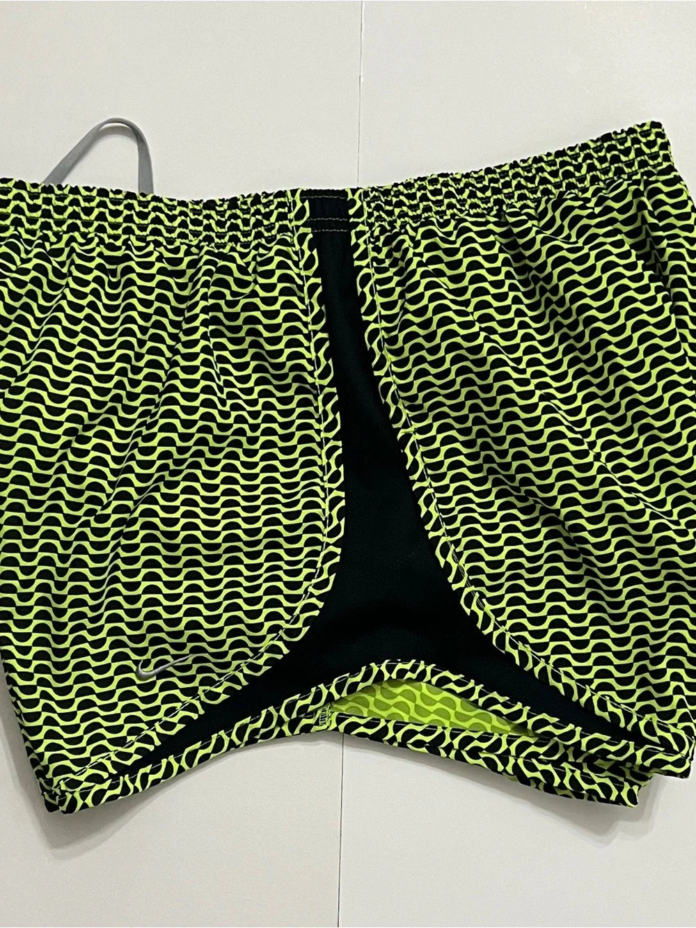 Nike Women's Tempo Running Shorts In Neon Yellow & Black Size Large